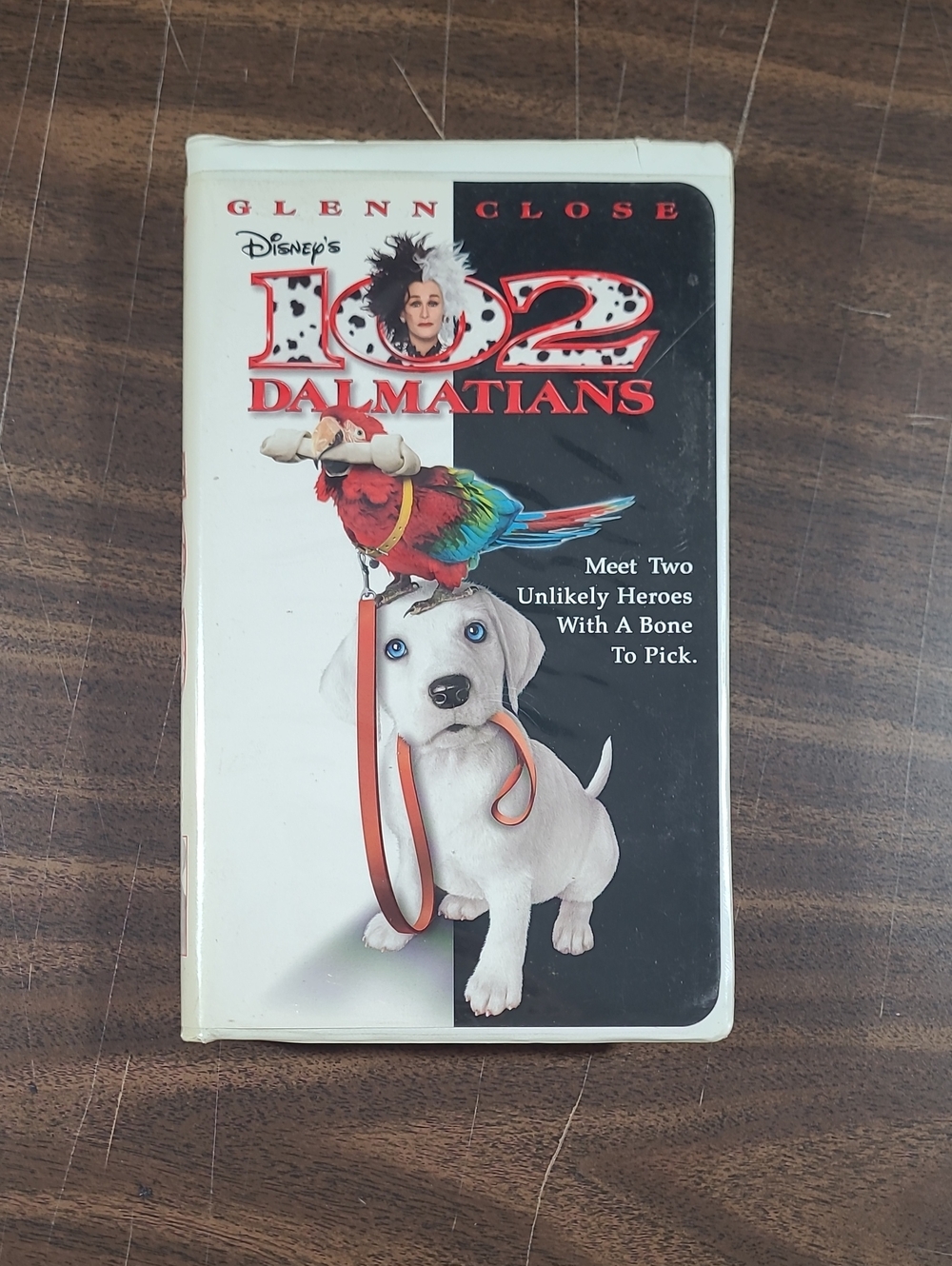 Disney Glenn Close 102 Dalmatians VHS Movie in Clamshell